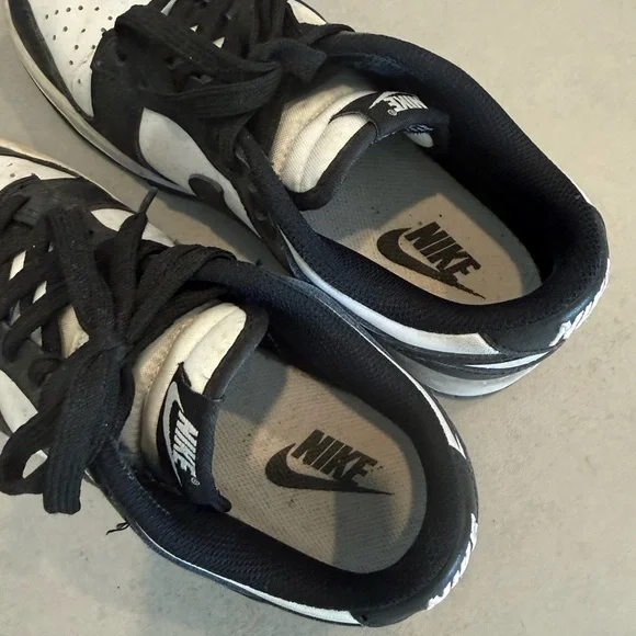 Nike womens Black and White Low-Top Sneakers - Picture 3 of 4